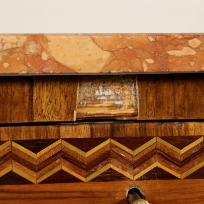 Kommode mit Intarsien Italien Späten 18. Jahrhundert