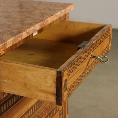 Kommode mit Intarsien Italien Späten 18. Jahrhundert