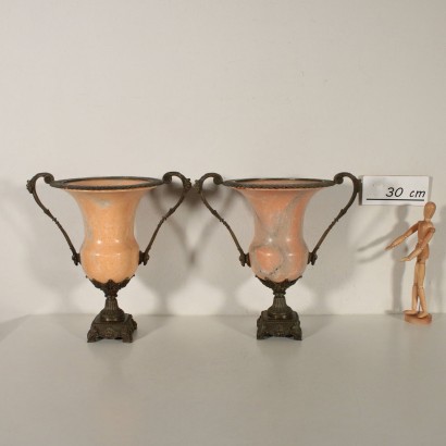 Marmor und Bronzevasen 20. Jahrhundert.