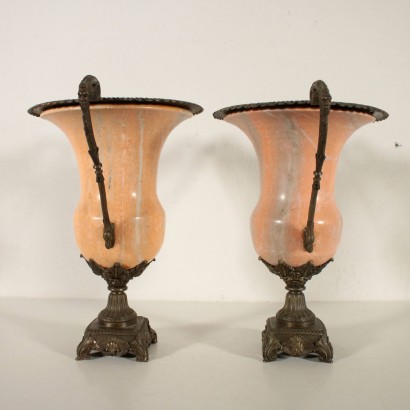 Marmor und Bronzevasen 20. Jahrhundert.