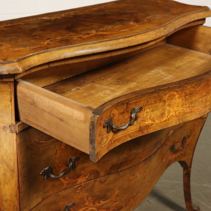 Kommode im Stil Spätbarock Nussbaumholz Italien 20. Jahrhundert