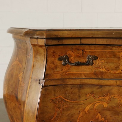 Kommode im Stil Spätbarock Nussbaumholz Italien 20. Jahrhundert