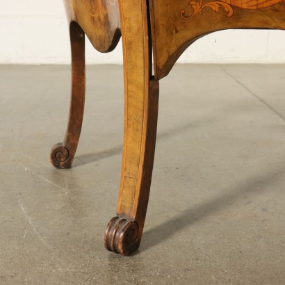 Kommode im Stil Spätbarock Nussbaumholz Italien 20. Jahrhundert