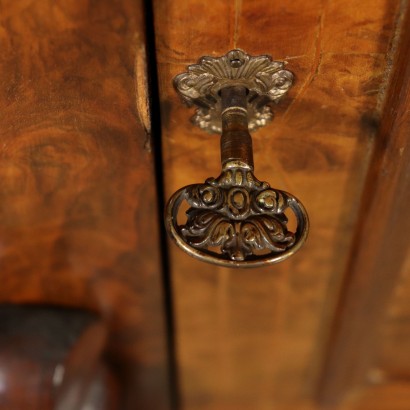 Geschirrschrank Ahorn Nussbaum Italien 19.Jahrhundert.