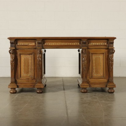Antiker Schreibtisch mit Inlays Italien 19. Jahrhundert