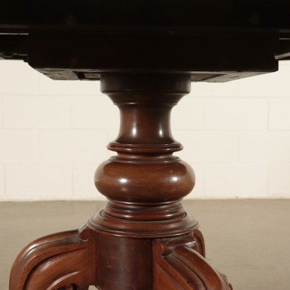 Table Oval Placage de Loupe de Noyer Angleterre Deuxième moitié '800