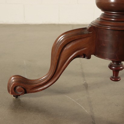 Table Oval Placage de Loupe de Noyer Angleterre Deuxième moitié '800
