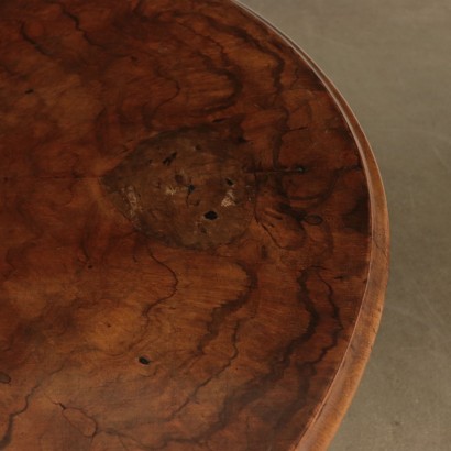 Table Oval Placage de Loupe de Noyer Angleterre Deuxième moitié '800