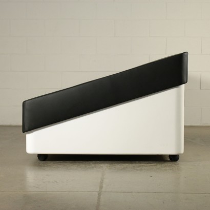 modernariato, modernariato di design, divano, divano modernariato, divano di modernariato, divano italiano, divano vintage, divano anni '60, divano design anni 60