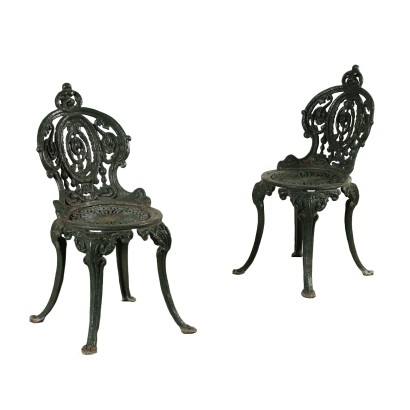 Paar stühle in gusseisen
