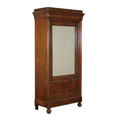 Schrank mit einer Tür