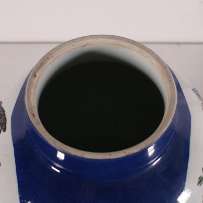 Potiche en porcelaine