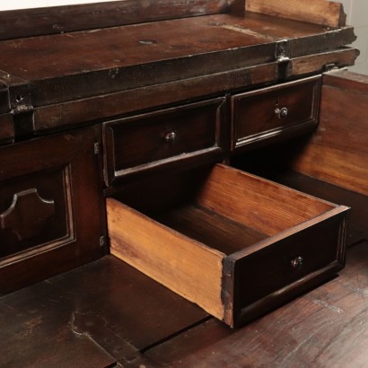 Grand Commode à quatre tiroirs Noyer Italie Première moitié '700