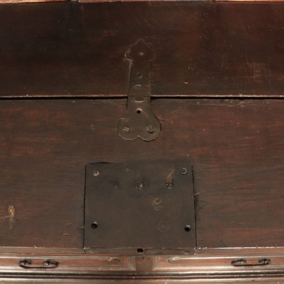 Grand Commode à quatre tiroirs Noyer Italie Première moitié '700