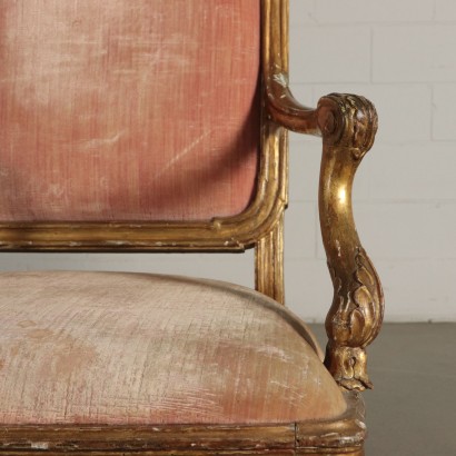 Paar sessel mit goldenen