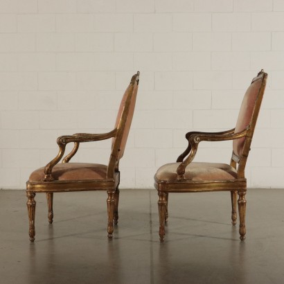 Paar sessel mit goldenen