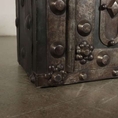 Safety deposit box
