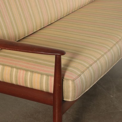 modernariato, modernariato di design, divano, divano modernariato, divano di modernariato, divano italiano, divano vintage, divano anni '60, divano design anni 60