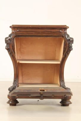 bottega del 900, neorinascimento, credenzino umbertino, credenzino fine del 800, credenzino del 800, credenzino 800, credenzino noce, credenzino piuma di noce, credenzino italia, credenzino