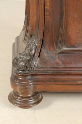 bottega del 900, neorinascimento, credenzino umbertino, credenzino fine del 800, credenzino del 800, credenzino 800, credenzino noce, credenzino piuma di noce, credenzino italia, credenzino