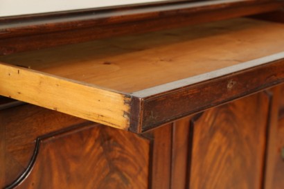 credenza di antiquariato, credenza in stile vittoriano, credenza della seconda metÃ  del 1800 prodotta in inghilterra, credenza in mogano