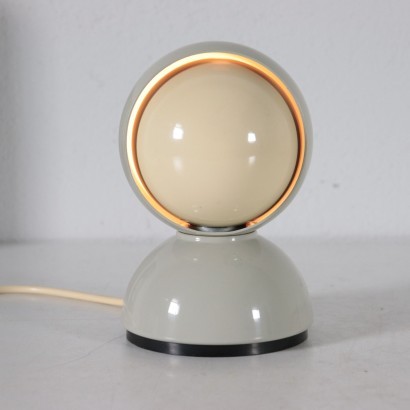 modernariato, modernariato di design, lampada da tavolo, lampada da tavolo modernariato, lampada da tavola di modernariato, lampada da tavola italiana, lampada da tavola vintage, lampada da tavola anni '60, lampada da tavola design anni 60, vico magistretti, lampada eclisse, eclisse artemide