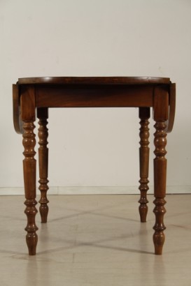 Couchtisch in kernnussbaum ende 800