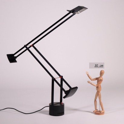 lampada tizio, tizio artemide, artemide, richard sapper, modernariato, modernariato di design, lampada da tavola, lampada da tavola modernariato, lampada da tavola di modernariato, lampada da tavola italiana, lampada da tavola vintage, lampada da tavola anni '60, lampada da tavola design anni 60