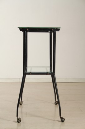 carrello di modernariato, carrellino porta tv anni 50, struttura tubolare in metallo, rotelle girevoli, piani di appoggio in vetro
