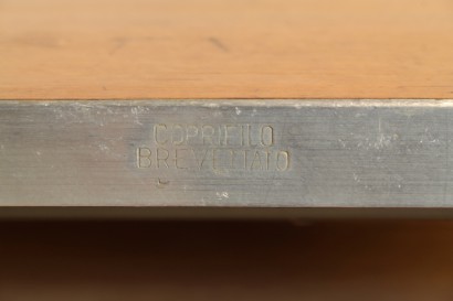 pupitre moderno, pupitre con estructura metálica, tapa de madera de haya