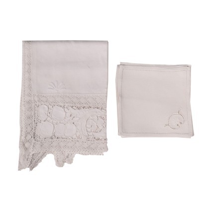 Falx Tablecloth With 12 Napkins 20th Century