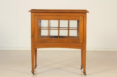 bottega del 900, mobili in stile, tavolino vetrinetta, tavolino olmo, vetrinetta olmo, tavolino XX secolo, vetrinetta XX secolo, tavolino italia, vetrinetta italia, tavolino, vetrinetta