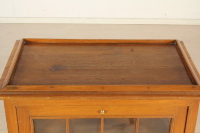 bottega del 900, mobili in stile, tavolino vetrinetta, tavolino olmo, vetrinetta olmo, tavolino XX secolo, vetrinetta XX secolo, tavolino italia, vetrinetta italia, tavolino, vetrinetta