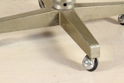 Poltrona ufficio_79981 modernariato, poltrona modernariato, poltrona anni 50, poltrona ufficio, poltrona girevole, rivestimento in skai