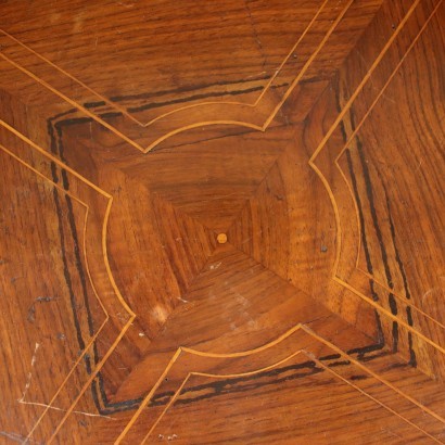 antiquariato, tavolino, antiquariato tavolini, tavolino antico, tavolino antico italiano, tavolino di antiquariato, tavolino neoclassico, tavolino del 800,Tavolino a Vela Neogotico