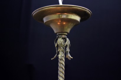 bottega 900, antiquariato, illuminazione, lampadario in ottone, vetri bianchi serigrafati