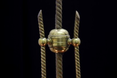 bottega 900, antiquariato, illuminazione, lampadario in ottone, vetri bianchi serigrafati