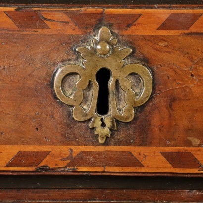 antiquariato, cassettone, antiquariato cassettone, cassettone antico, cassettone antico italiano, cassettone di antiquariato, cassettone neoclassica, cassettone del 800, comò, antiquariato comò, comò antico, comò antico italiano, comò di antiquariato, comò neoclassica, comò del 800,Cassettone Barocco Emiliano
