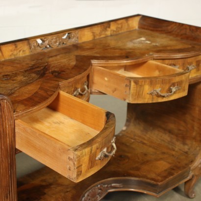 Schrank im Chippendale-Stil