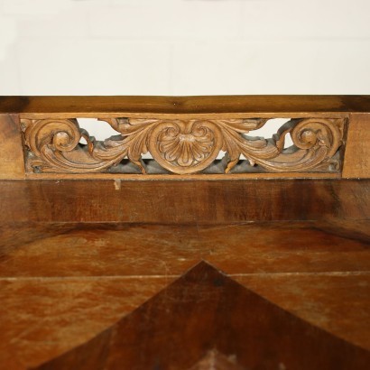 Schrank im Chippendale-Stil