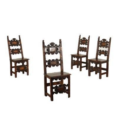 Groupe de quatre chaises baroques à dossier