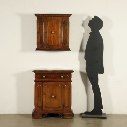 antiquariato, comodino, antiquariato comodino, comodino antico, comodino antico italiano, comodino di antiquariato, comodino neoclassico, comodino del 800,Mobiletto con Pensile Barocco Emiliano