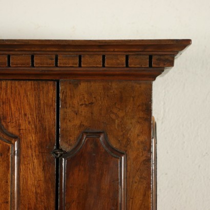 antiquariato, comodino, antiquariato comodino, comodino antico, comodino antico italiano, comodino di antiquariato, comodino neoclassico, comodino del 800,Mobiletto con Pensile Barocco Emiliano