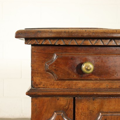 antiquariato, comodino, antiquariato comodino, comodino antico, comodino antico italiano, comodino di antiquariato, comodino neoclassico, comodino del 800,Mobiletto con Pensile Barocco Emiliano