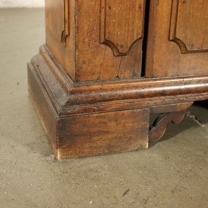 antiquariato, comodino, antiquariato comodino, comodino antico, comodino antico italiano, comodino di antiquariato, comodino neoclassico, comodino del 800,Mobiletto con Pensile Barocco Emiliano