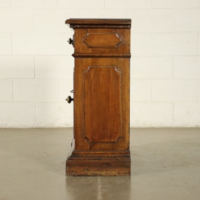 antiquariato, comodino, antiquariato comodino, comodino antico, comodino antico italiano, comodino di antiquariato, comodino neoclassico, comodino del 800,Mobiletto con Pensile Barocco Emiliano