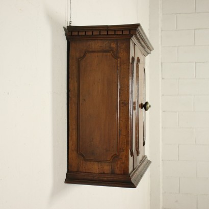 antiquariato, comodino, antiquariato comodino, comodino antico, comodino antico italiano, comodino di antiquariato, comodino neoclassico, comodino del 800,Mobiletto con Pensile Barocco Emiliano