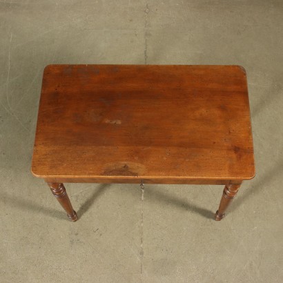 Antiquitäten, Schreibtisch, antike Schreibtische, antiker Schreibtisch, antiker italienischer Schreibtisch, antiker Schreibtisch, neoklassischer Schreibtisch, Schreibtisch aus dem 19. Jahrhundert, Schreibtisch aus Nussbaumholz aus dem 19. Jahrhundert