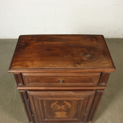 antiquariato, comodino, antiquariato comodino, comodino antico, comodino antico italiano, comodino di antiquariato, comodino neoclassico, comodino del 800,Mobiletto in Noce XX Secolo