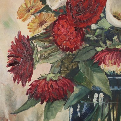 Composizione floreale in vaso di vetro